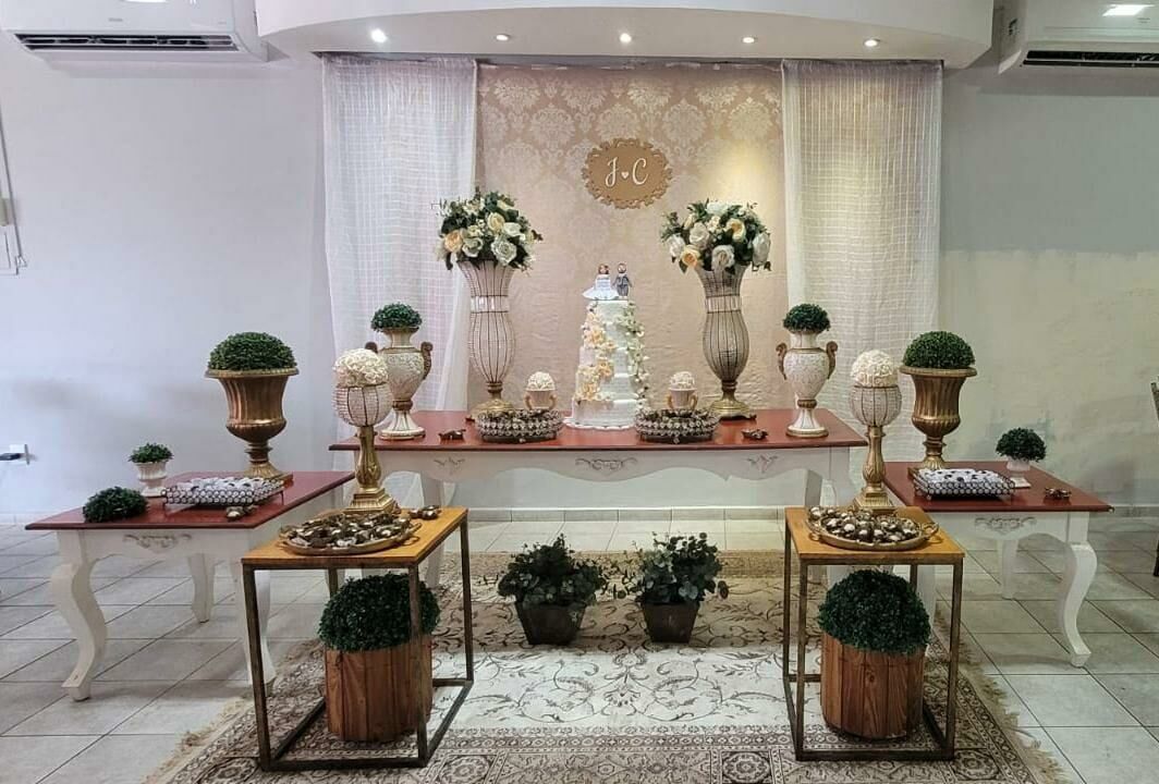 Imagem com decora%C3%A7%C3%A3o de casamento e bolo